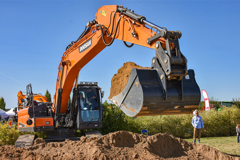 DOOSAN MACHINES AT GARNEA OPEN DAYS